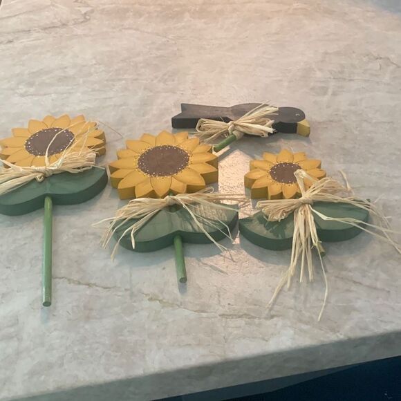Wooden Sunflower Stake Set - Picture 4 of 7